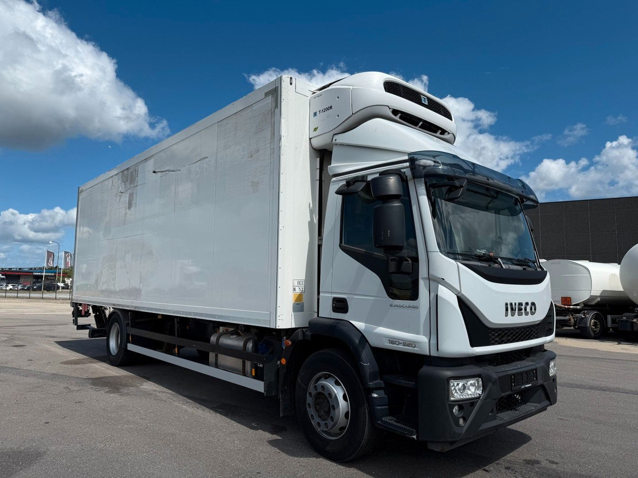 Iveco 180E32 4x2 Schmitz / Thermo King T-1200R Spectru Iveco 180E32 4x2 Schmitz / Thermo King T-1200R Spectru - Tovornjak hladilnik: slika 2 Iveco 180E32 4x2 Schmitz / Thermo King T-1200R Spectru Iveco 180E32 4x2 Schmitz / Thermo King T-1200R Spectru - Tovornjak hladilnik: slika 2
