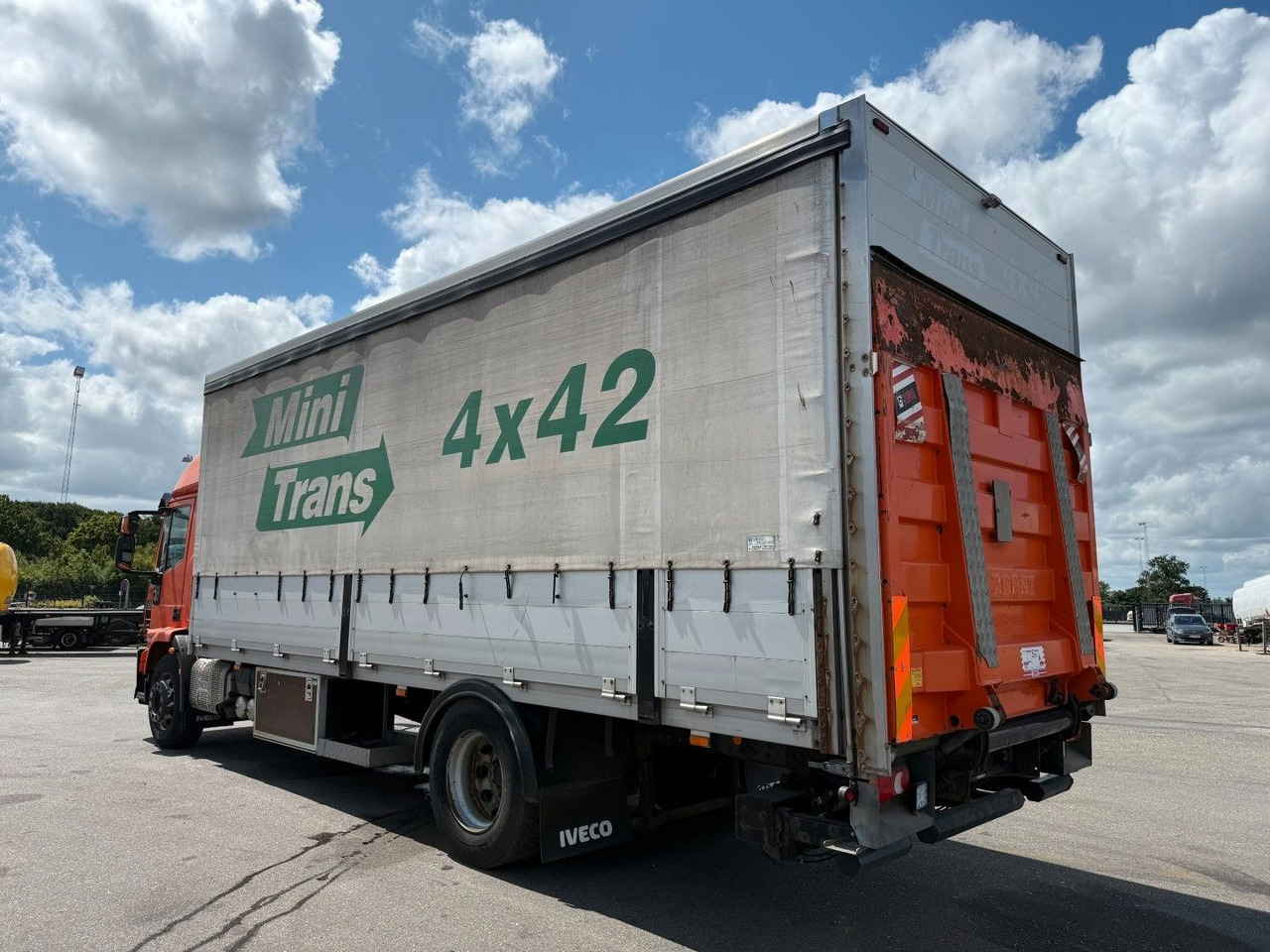 Iveco EuroCargo 180 E28 Euro 6 Freight Iveco EuroCargo 180 E28 Euro 6 Freight / Pritsche - Tovornjak s ponjavo: slika 4 Iveco EuroCargo 180 E28 Euro 6 Freight Iveco EuroCargo 180 E28 Euro 6 Freight / Pritsche - Tovornjak s ponjavo: slika 4