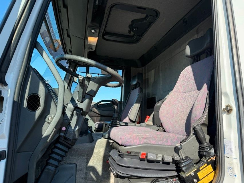 Iveco EuroTech Cursor 190E31 4x2 Tipper / HMF 1060 B3 - Tovornjak z dvigalom: slika 5 Iveco EuroTech Cursor 190E31 4x2 Tipper / HMF 1060 B3 - Tovornjak z dvigalom: slika 5