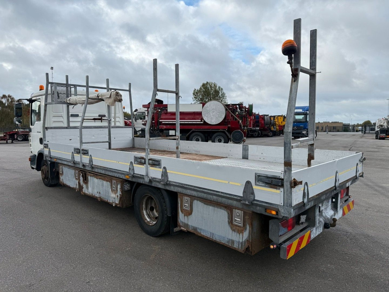 MAN TGL 10.180 4x2 Flatbed 6,,80 m. Euro 3 - Tovornjak s kesonom: slika 4 MAN TGL 10.180 4x2 Flatbed 6,,80 m. Euro 3 - Tovornjak s kesonom: slika 4