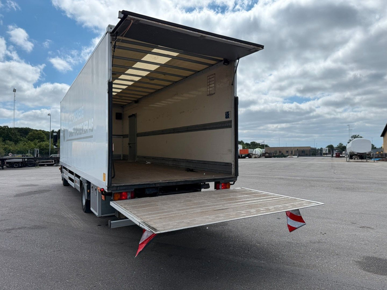 Mercedes-Benz Atego 1218 4x2 Euro 5 8,0 m. koffer - Tovornjak zabojnik: slika 5 Mercedes-Benz Atego 1218 4x2 Euro 5 8,0 m. koffer - Tovornjak zabojnik: slika 5