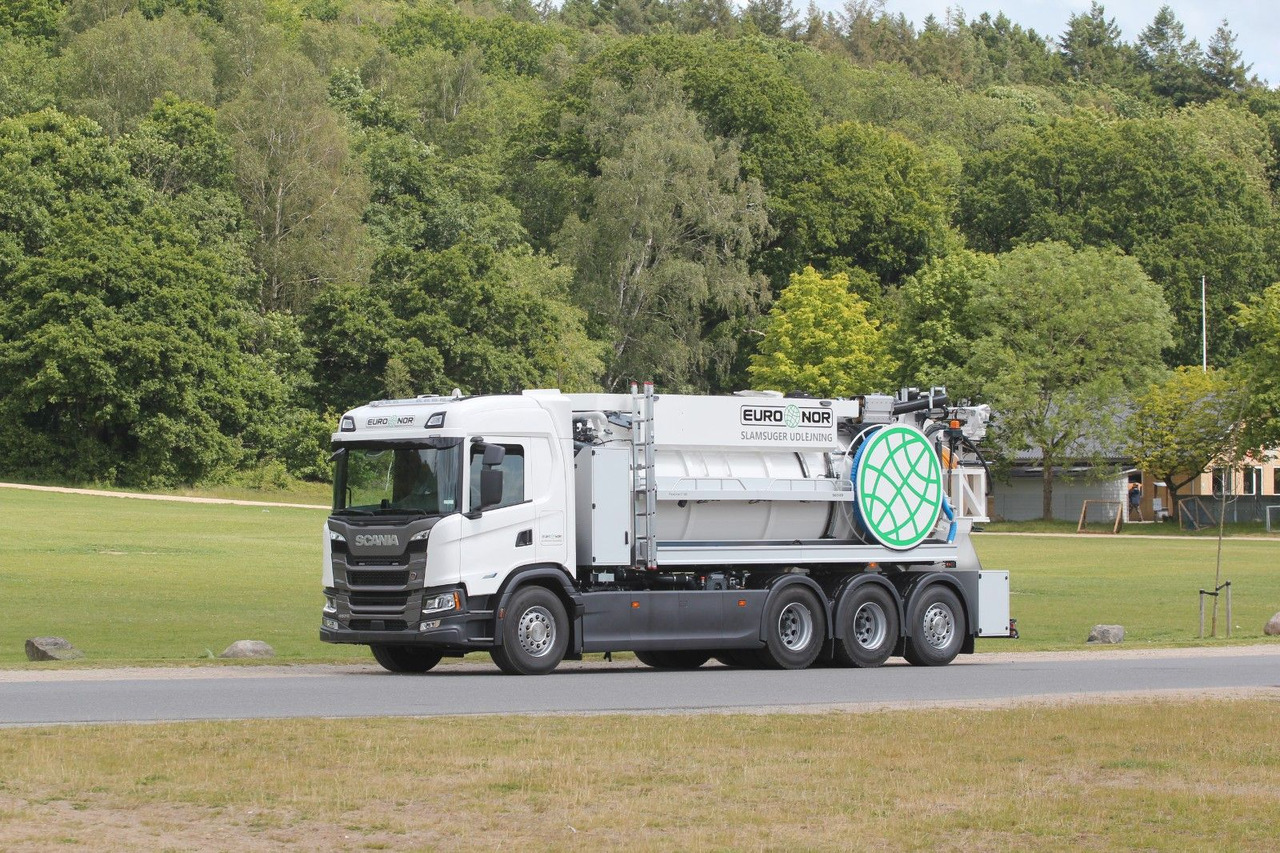 Scania G460 B8x4*4NBMN Bucher FlexLine CM140 - Vakuumski tovornjak: slika 1 Scania G460 B8x4*4NBMN Bucher FlexLine CM140 - Vakuumski tovornjak: slika 1