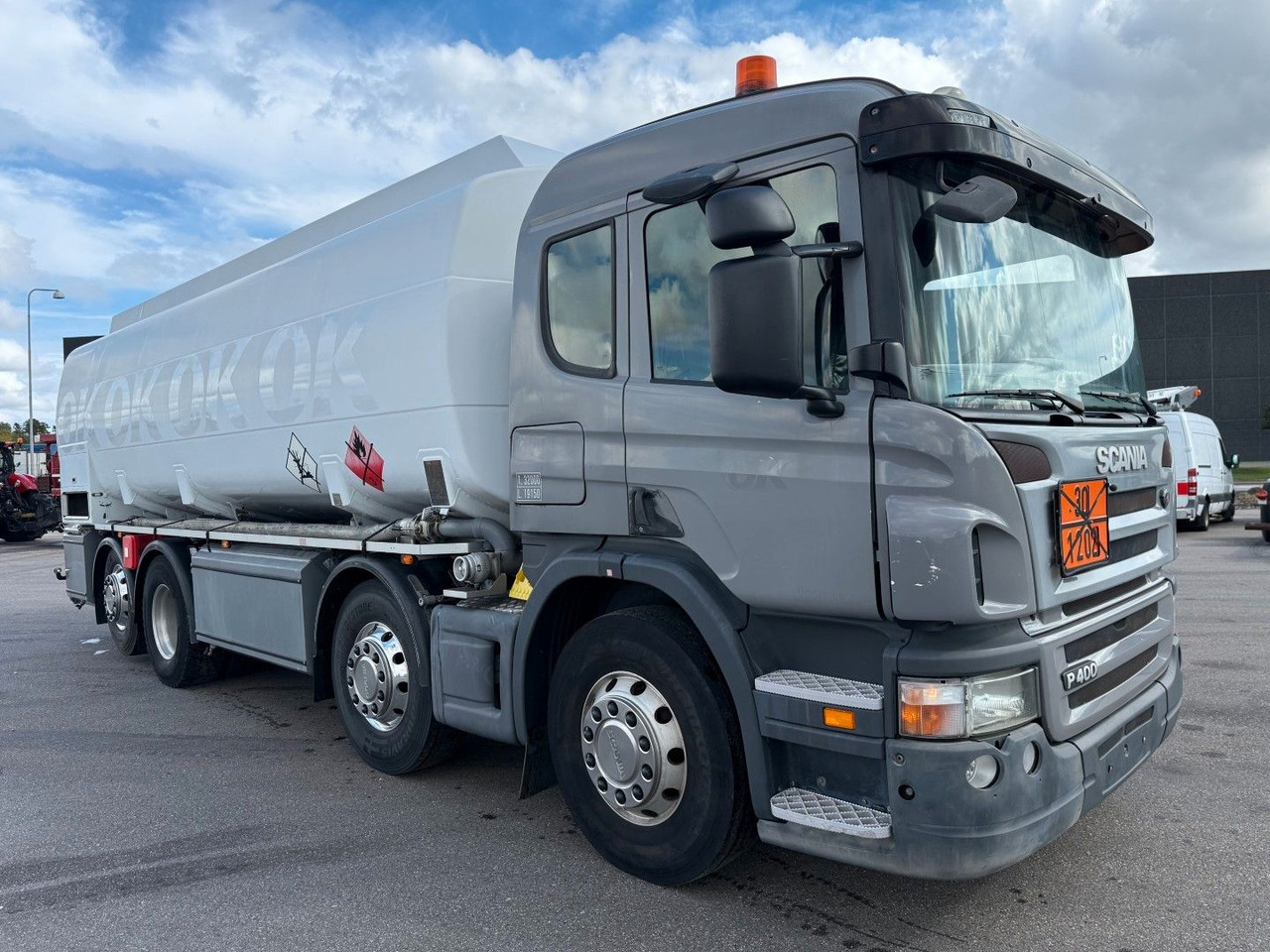 Scania P400 8x2*6 HMK Bilcon 24.000 l. ADR Euro 5 - Tovornjak cisterna: slika 2 Scania P400 8x2*6 HMK Bilcon 24.000 l. ADR Euro 5 - Tovornjak cisterna: slika 2