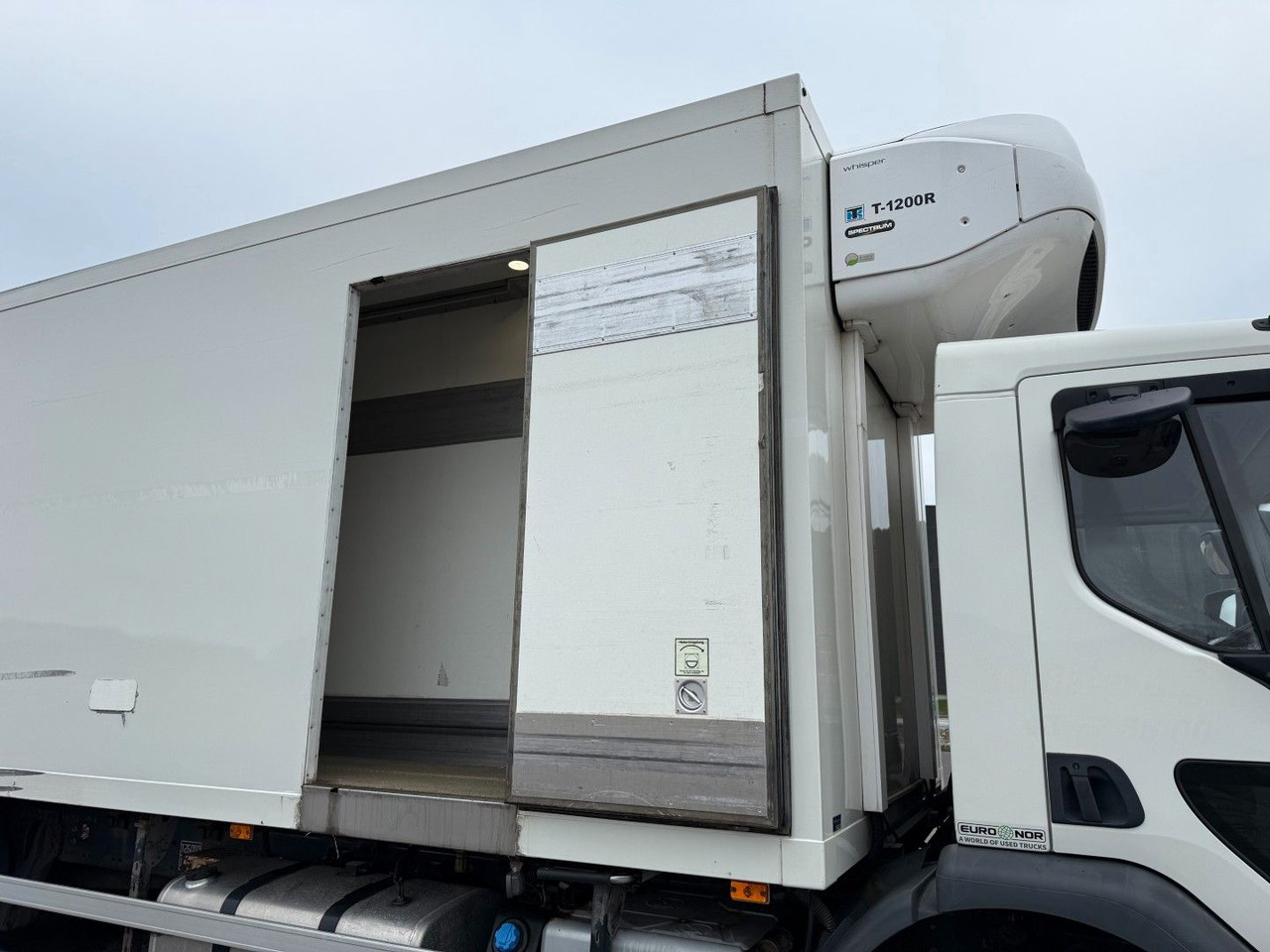 Volvo FE320 6x2*4 TK T1200-R Spectrum 9,80 m. koffer - Tovornjak hladilnik: slika 5 Volvo FE320 6x2*4 TK T1200-R Spectrum 9,80 m. koffer - Tovornjak hladilnik: slika 5