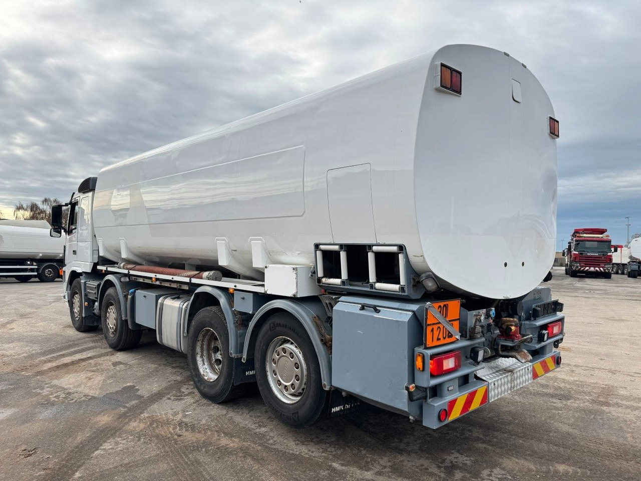 Volvo FM 440 8x2*6 24.000 l. ADR Tanktruck - Tovornjak cisterna: slika 4 Volvo FM 440 8x2*6 24.000 l. ADR Tanktruck - Tovornjak cisterna: slika 4