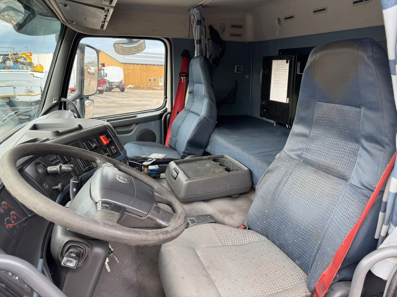 Volvo FM 440 8x2*6 24.000 l. ADR Tanktruck - Tovornjak cisterna: slika 5 Volvo FM 440 8x2*6 24.000 l. ADR Tanktruck - Tovornjak cisterna: slika 5