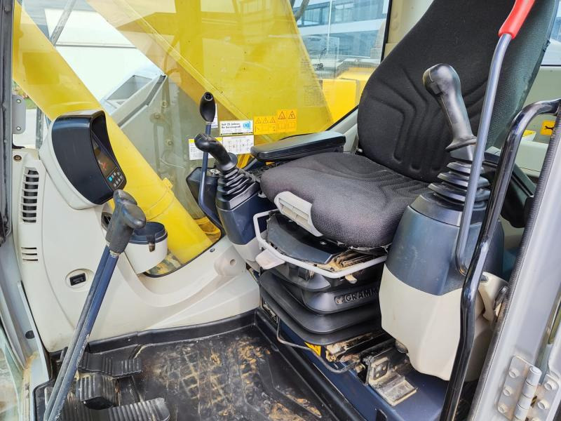 New Holland E235B SR-2 - Bager goseničar: slika 5 New Holland E235B SR-2 - Bager goseničar: slika 5