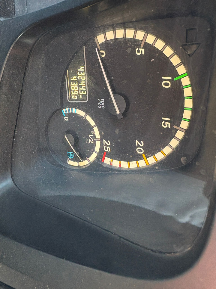 Mercedes Arocs 3240 - Tovornjak s kesonom: slika 5 Mercedes Arocs 3240 - Tovornjak s kesonom: slika 5