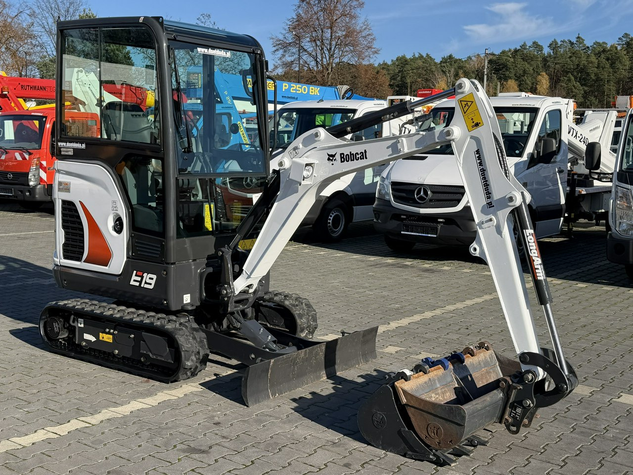 Bobcat E19 Komplet Łyżek Mało Używana Przepracowane tylko 90mth - Mini bager: slika 1 Bobcat E19 Komplet Łyżek Mało Używana Przepracowane tylko 90mth - Mini bager: slika 1