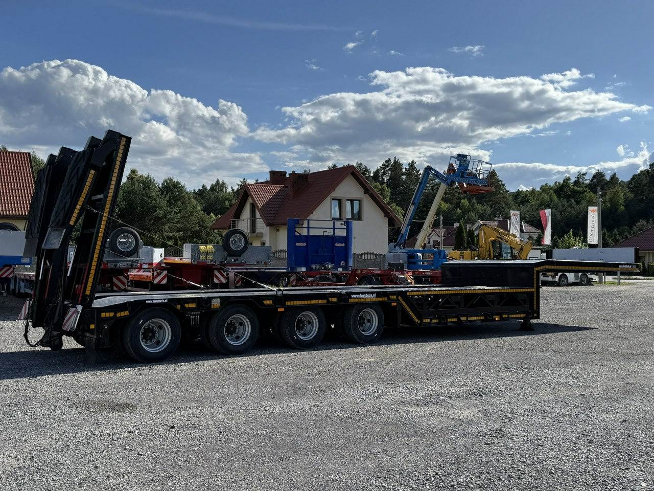 Bodex 4 osiowa NN4J Niskopodwoziówka Niskopodwozie Nowe Opony - Nizko noseča polprikolica: slika 3 Bodex 4 osiowa NN4J Niskopodwoziówka Niskopodwozie Nowe Opony - Nizko noseča polprikolica: slika 3