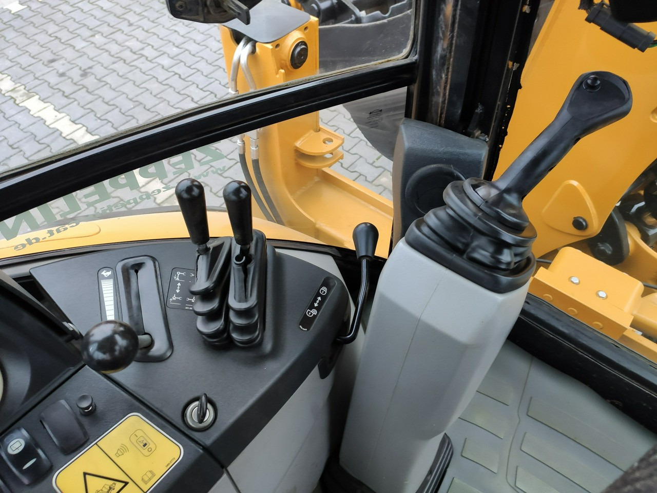 Caterpillar 444E Premier Sterowanie na Joystickach FULL OPCJA - Bager nakladalec: slika 5 Caterpillar 444E Premier Sterowanie na Joystickach FULL OPCJA - Bager nakladalec: slika 5