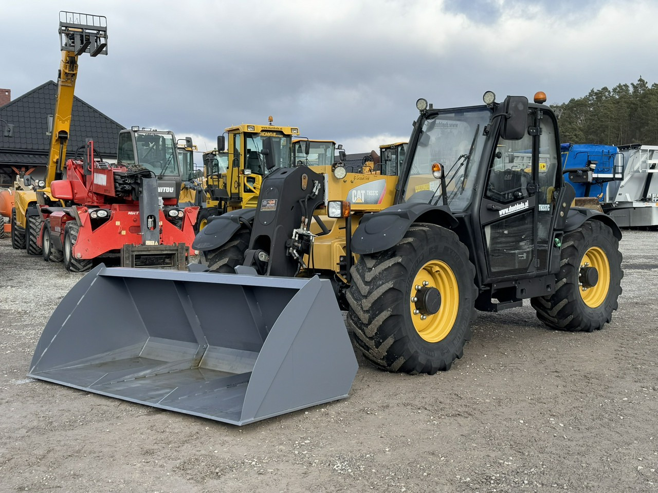Teleskopski viličar Caterpillar TH337C: slika 8