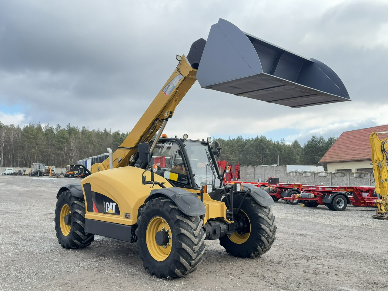 Teleskopski viličar Caterpillar TH337C: slika 9