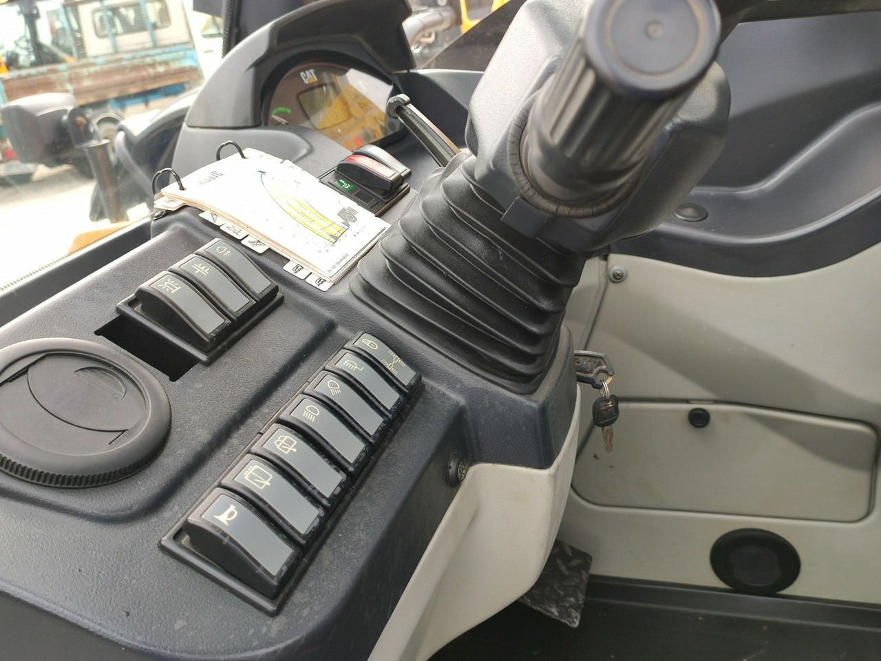Teleskopski viličar Caterpillar TH337C: slika 25