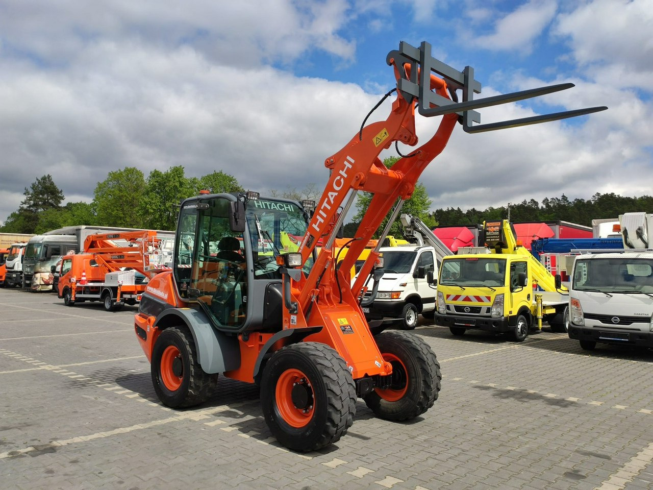 Hitachi ZW75 Wheel Loader Szybko-Złącze Widły Stan Bardzo Dobry - Kolesni nakladalec: slika 2 Hitachi ZW75 Wheel Loader Szybko-Złącze Widły Stan Bardzo Dobry - Kolesni nakladalec: slika 2