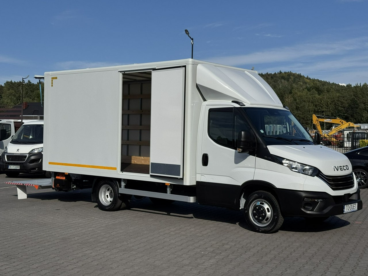 Iveco Daily 35C14 - Dostavno vozilo z zabojnikom: slika 1 Iveco Daily 35C14 - Dostavno vozilo z zabojnikom: slika 1