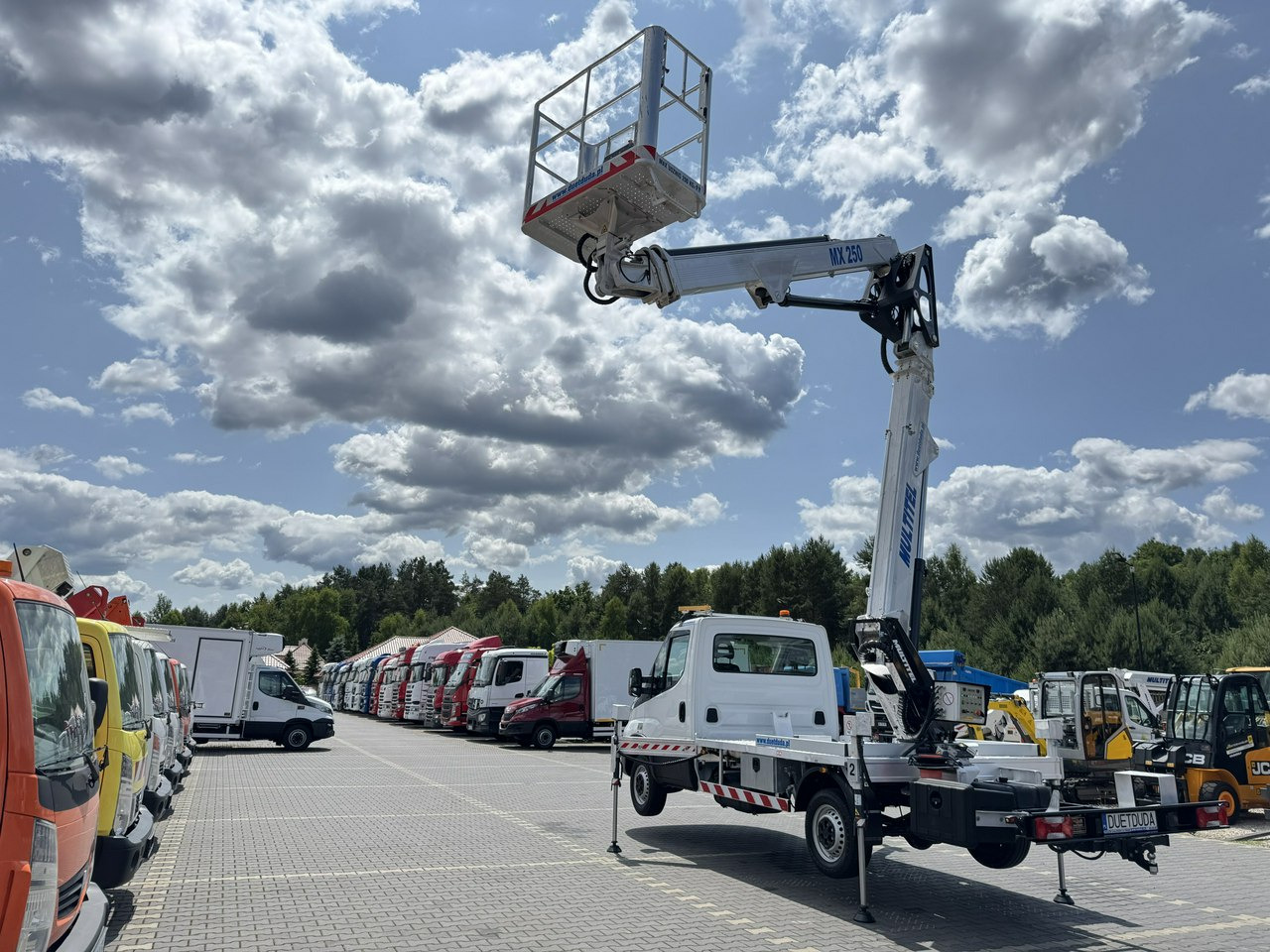 Iveco Daily 35S14 - Dvižna ploščad montirana na tovornjak: slika 4 Iveco Daily 35S14 - Dvižna ploščad montirana na tovornjak: slika 4
