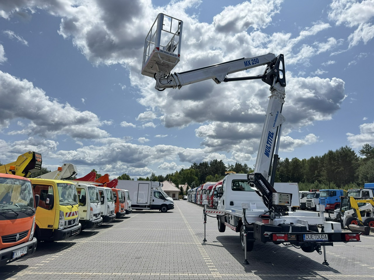Dvižna ploščad montirana na tovornjak Iveco Daily 35S14: slika 24