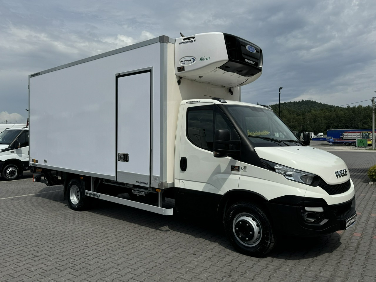 Iveco Daily 70C17 Mroźnia Agregat Carrier Supra 750 10-Palet + Winda - Hladilno vozilo: slika 2 Iveco Daily 70C17 Mroźnia Agregat Carrier Supra 750 10-Palet + Winda - Hladilno vozilo: slika 2