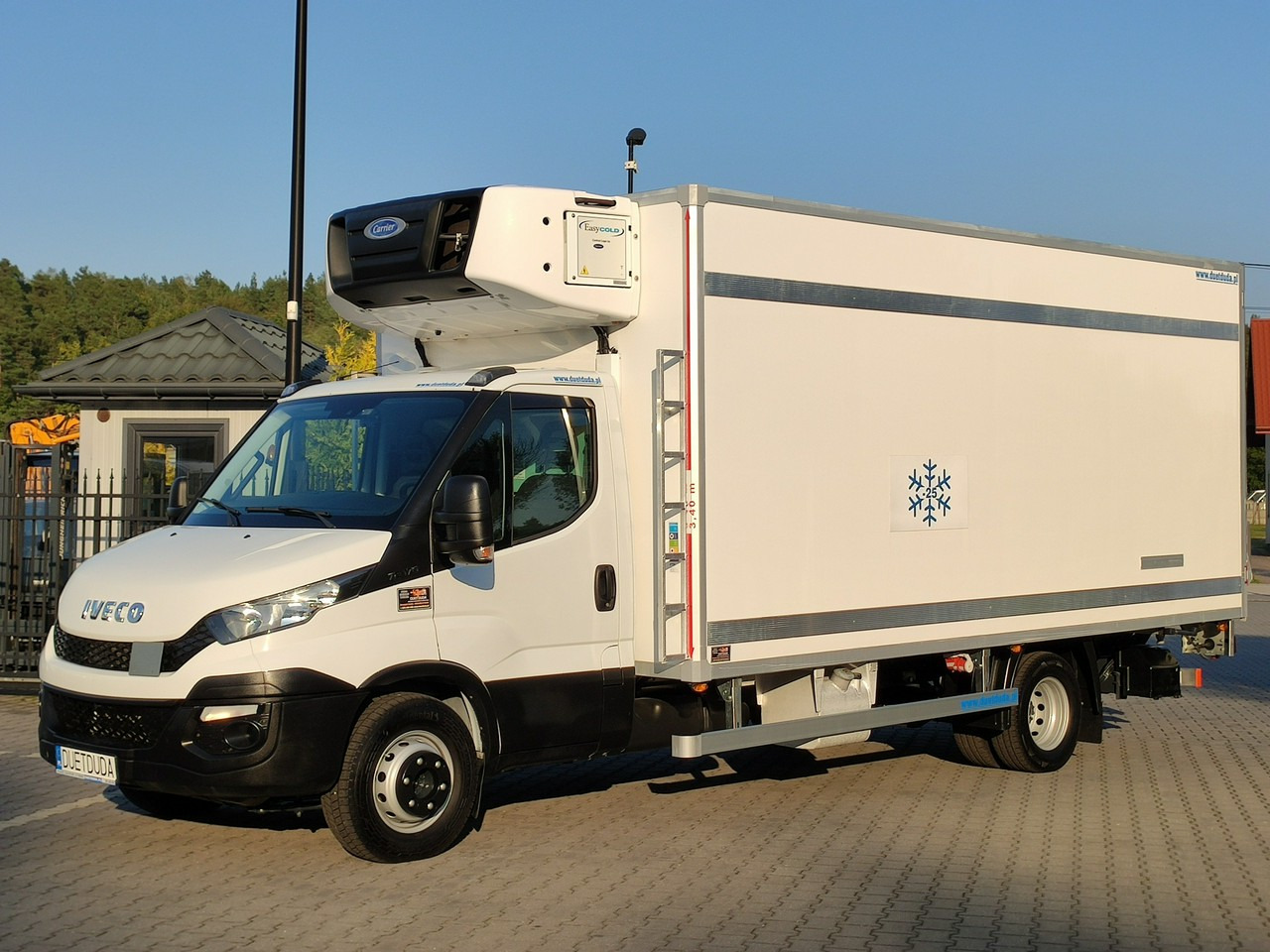 Iveco Daily 70C17 Mroźnia Ściana Grodziowa Multitemperatura - Hladilno vozilo: slika 4 Iveco Daily 70C17 Mroźnia Ściana Grodziowa Multitemperatura - Hladilno vozilo: slika 4