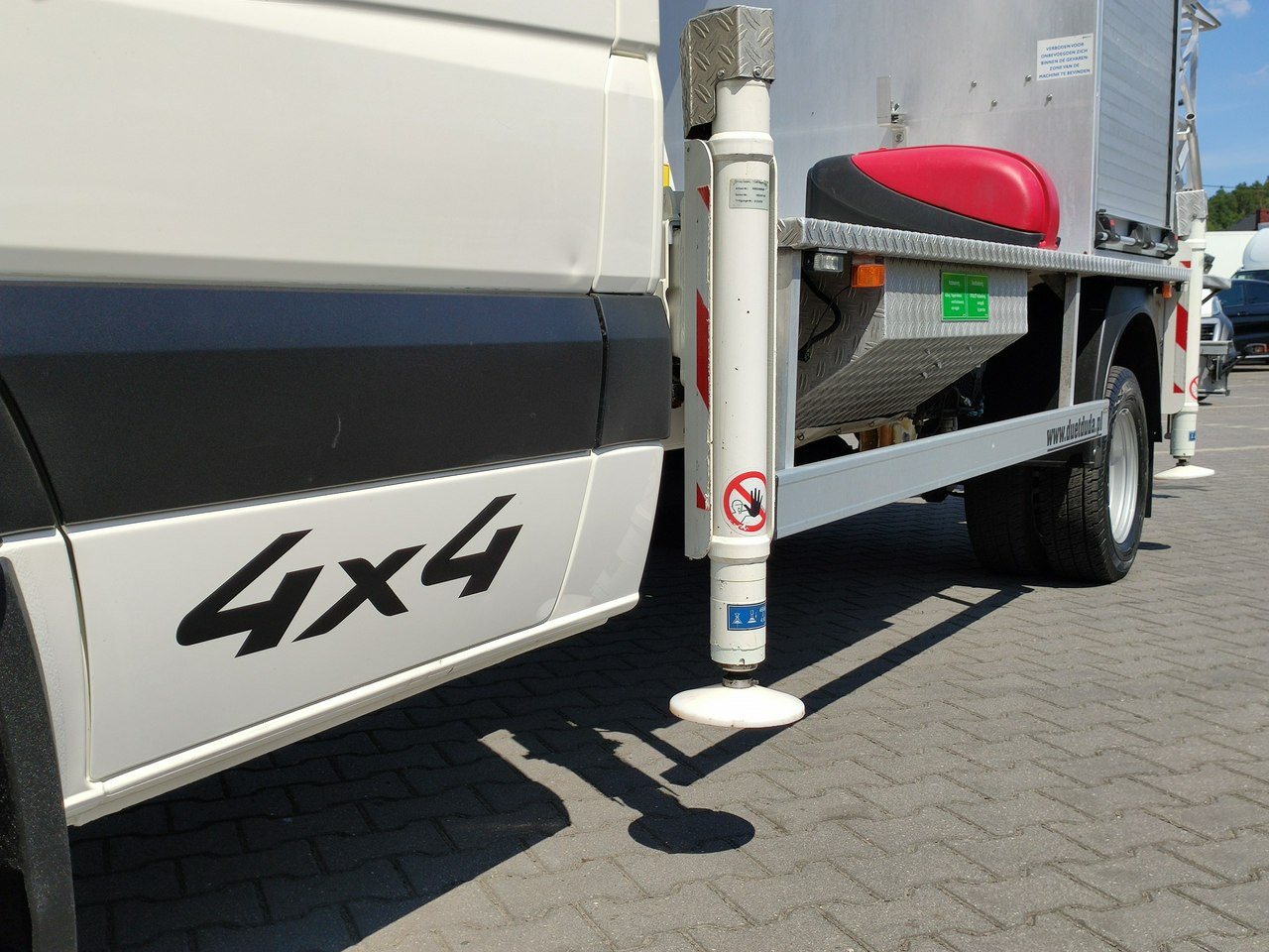 Iveco Volkswagen Crafter 4x4 Zwyżka 21m Palfinger P210BK JIP-Ogon udt - Dvižna ploščad montirana na tovornjak: slika 4 Iveco Volkswagen Crafter 4x4 Zwyżka 21m Palfinger P210BK JIP-Ogon udt - Dvižna ploščad montirana na tovornjak: slika 4
