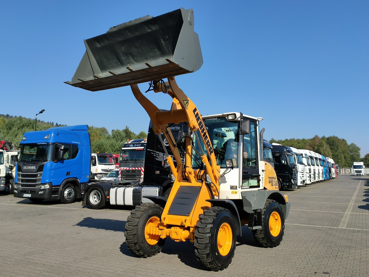 Liebherr L 506 STEREO Szybkozłącze / Łyżka Krokodyl + Widły Waga 6300kg - Zgibni nakladalnik: slika 3 Liebherr L 506 STEREO Szybkozłącze / Łyżka Krokodyl + Widły Waga 6300kg - Zgibni nakladalnik: slika 3