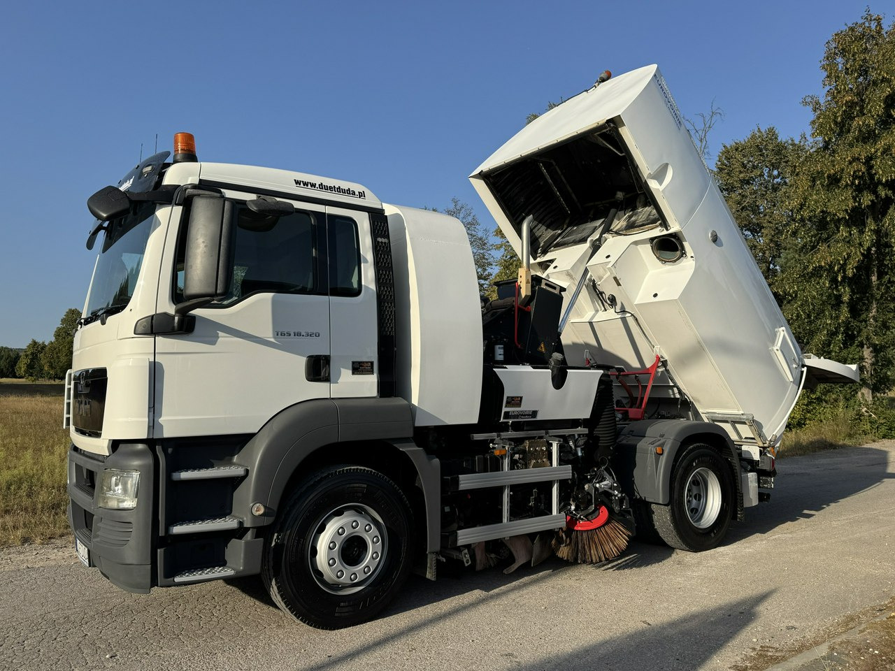 MAN TGS 18.320 E5 BUCHER OPTIFANT 8000 Zamiatarka Uliczna Euro 6 - Vozilo za pometanje: slika 2 MAN TGS 18.320 E5 BUCHER OPTIFANT 8000 Zamiatarka Uliczna Euro 6 - Vozilo za pometanje: slika 2