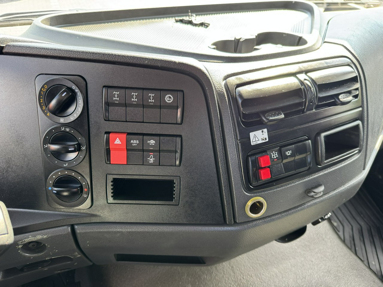 Dvižna ploščad montirana na tovornjak Mercedes Atego 818 E6 4x4 Zwyżka PALFINGER P250 BK Podnośnik Koszowy: slika 38 Dvižna ploščad montirana na tovornjak Mercedes Atego 818 E6 4x4 Zwyżka PALFINGER P250 BK Podnośnik Koszowy: slika 38