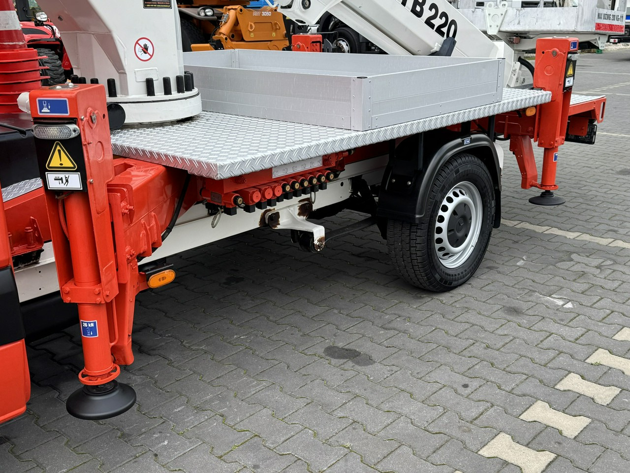 Dvižna ploščad montirana na tovornjak Mercedes Sprinter: slika 12