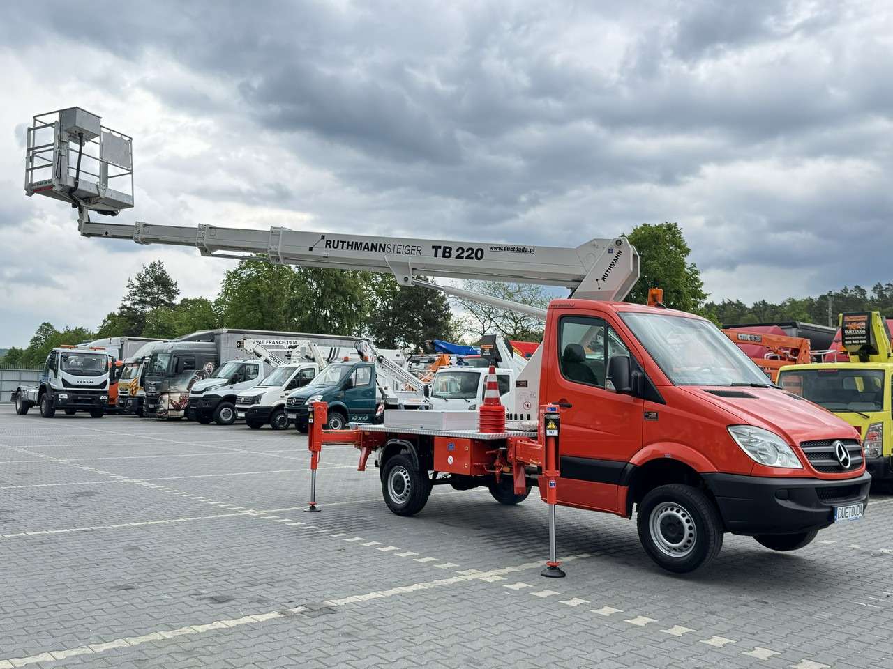 Mercedes Sprinter - Dvižna ploščad montirana na tovornjak: slika 1 Mercedes Sprinter - Dvižna ploščad montirana na tovornjak: slika 1