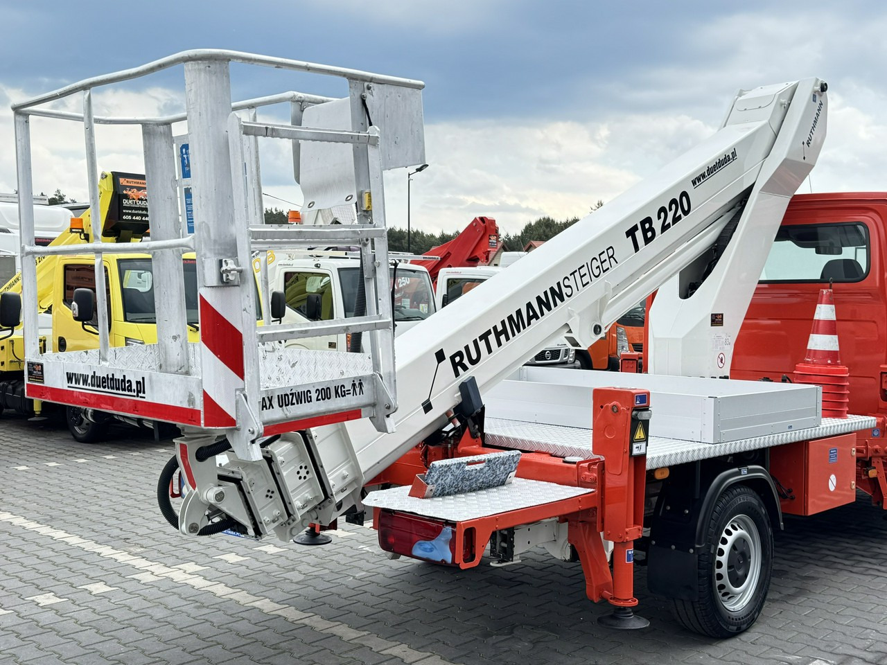 Dvižna ploščad montirana na tovornjak Mercedes Sprinter: slika 17