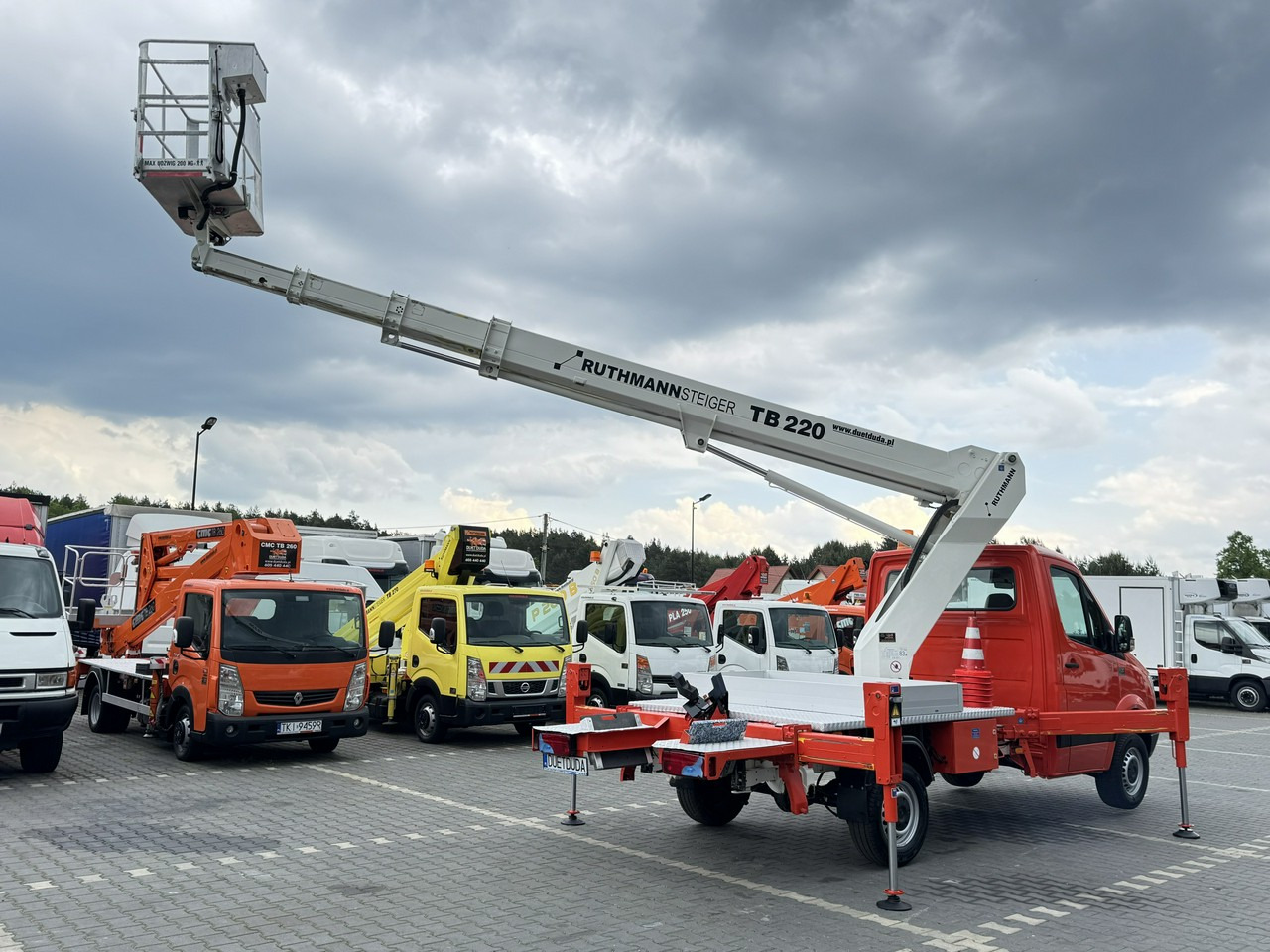 Dvižna ploščad montirana na tovornjak Mercedes Sprinter: slika 16