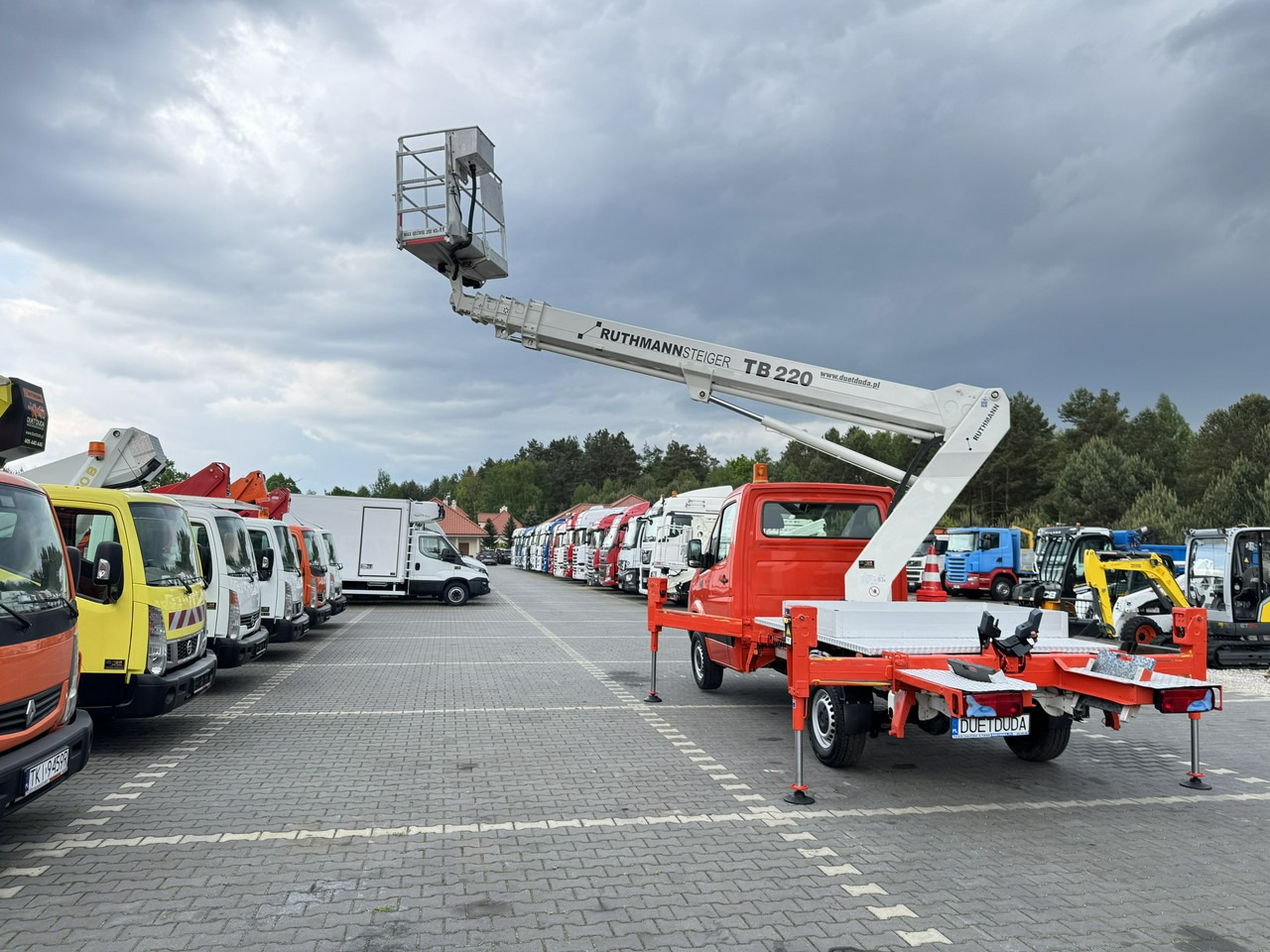 Dvižna ploščad montirana na tovornjak Mercedes Sprinter: slika 18