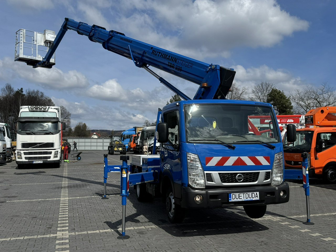 Nissan Cabstar - Dvižna ploščad montirana na tovornjak: slika 2 Nissan Cabstar - Dvižna ploščad montirana na tovornjak: slika 2