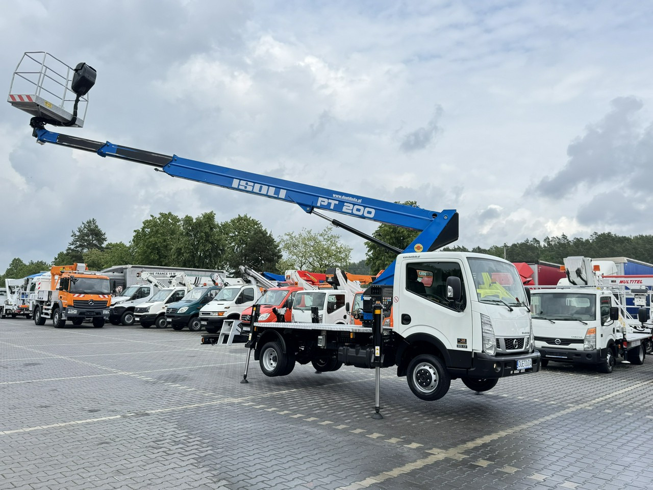 Nissan Cabstar - Dvižna ploščad montirana na tovornjak: slika 2 Nissan Cabstar - Dvižna ploščad montirana na tovornjak: slika 2