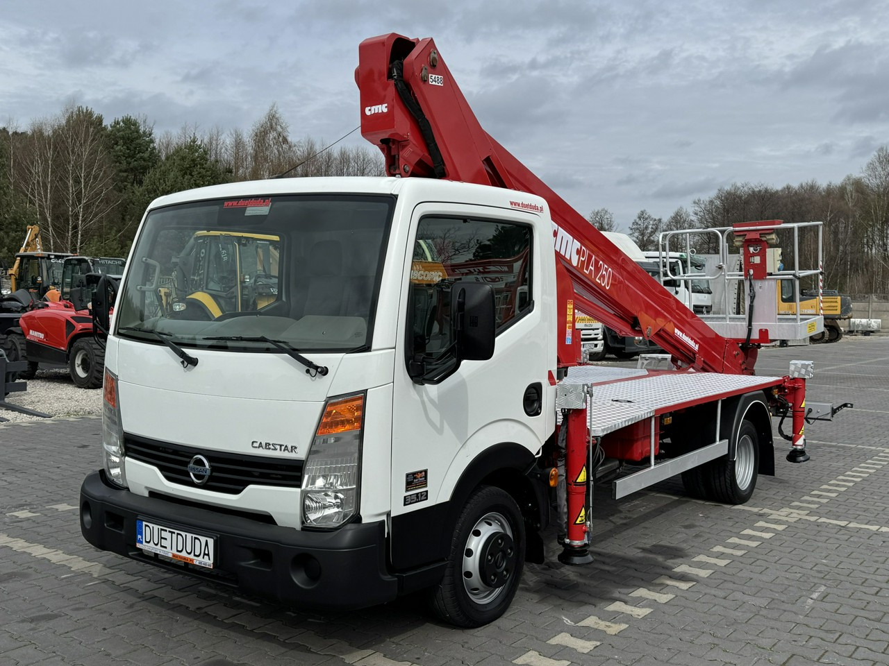 Nissan Cabstar - Dvižna ploščad montirana na tovornjak: slika 4 Nissan Cabstar - Dvižna ploščad montirana na tovornjak: slika 4