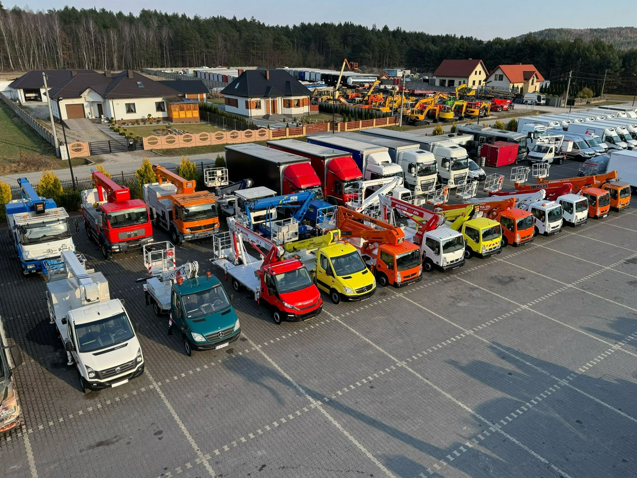 Nissan Cabstar - Dvižna ploščad montirana na tovornjak: slika 3 Nissan Cabstar - Dvižna ploščad montirana na tovornjak: slika 3