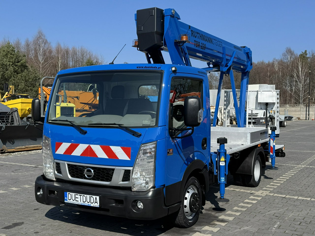 Nissan Cabstar - Dvižna ploščad montirana na tovornjak: slika 3 Nissan Cabstar - Dvižna ploščad montirana na tovornjak: slika 3