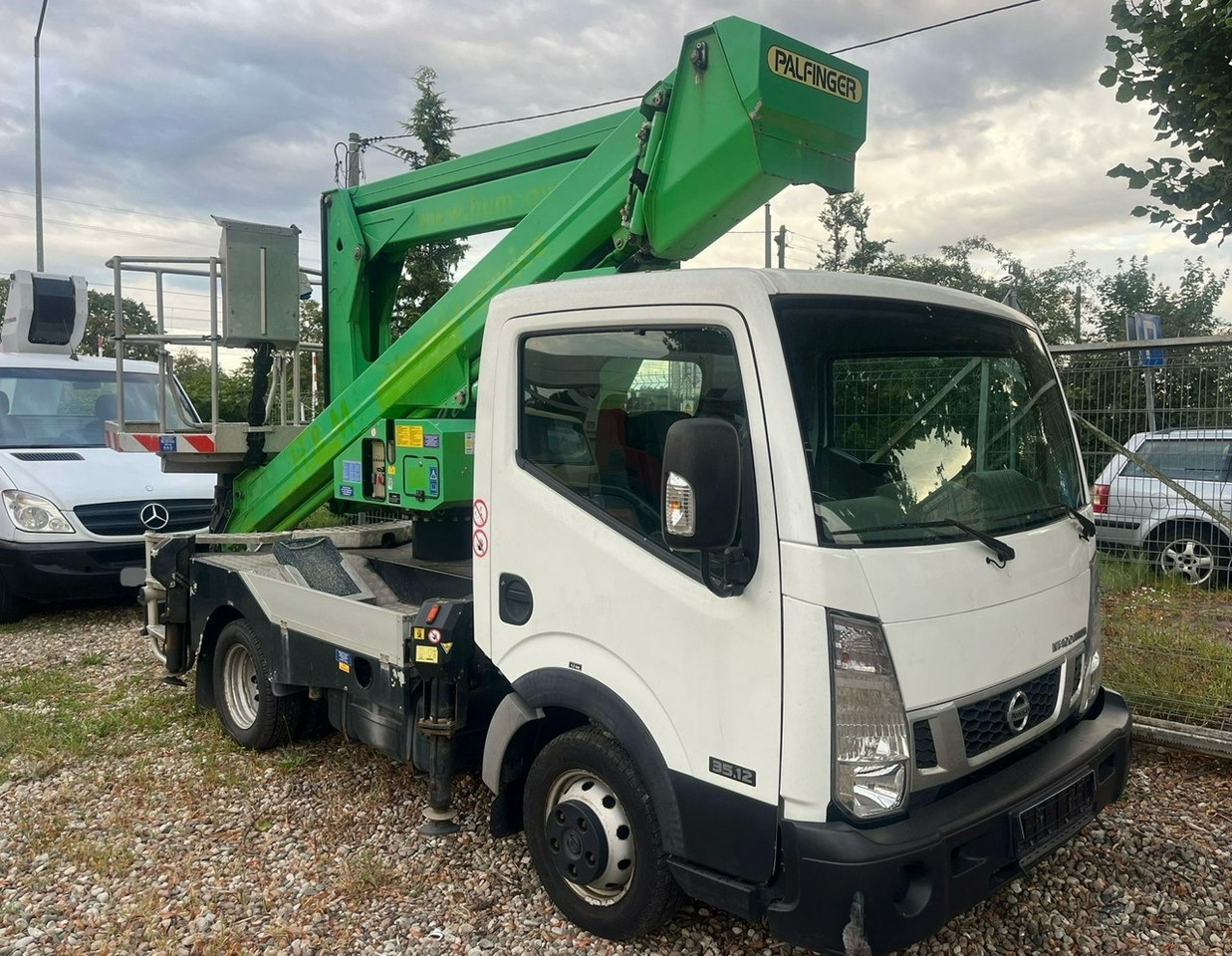 Nissan Cabstar Zwyżka Podmośnik Koszowy PALFINGER P240 AXE UDT - Dvižna ploščad montirana na tovornjak: slika 1 Nissan Cabstar Zwyżka Podmośnik Koszowy PALFINGER P240 AXE UDT - Dvižna ploščad montirana na tovornjak: slika 1