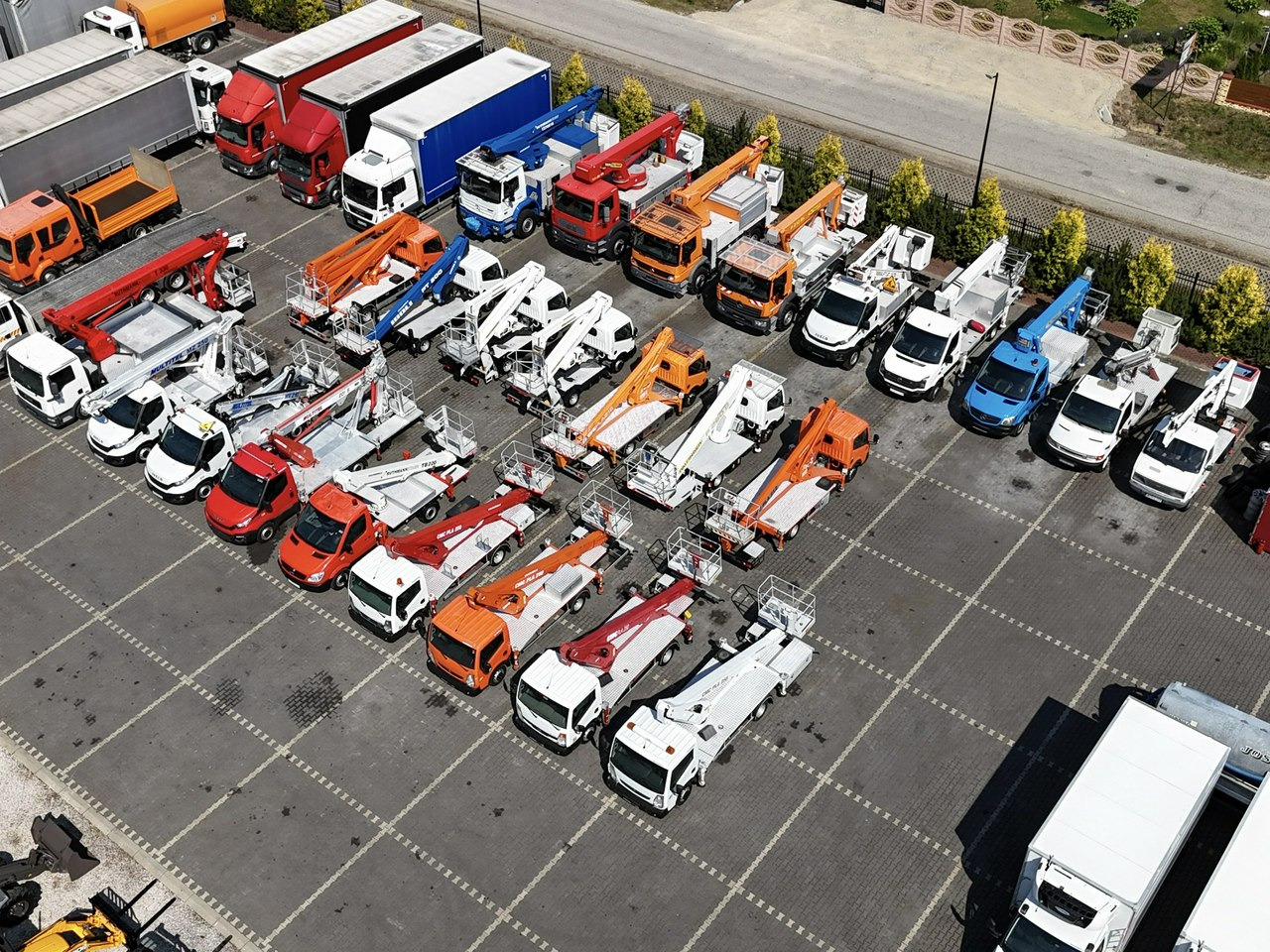 Nissan Zwyżka Podnośnik Koszowy 4X4 CABSTAR MAXITY SPRINTER - Dvižna ploščad montirana na tovornjak: slika 3 Nissan Zwyżka Podnośnik Koszowy 4X4 CABSTAR MAXITY SPRINTER - Dvižna ploščad montirana na tovornjak: slika 3