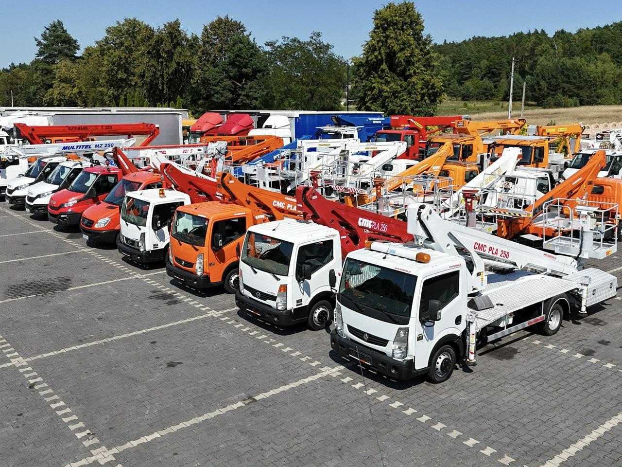 Nissan Zwyżka Podnośnik Koszowy 4X4 CABSTAR MAXITY SPRINTER - Dvižna ploščad montirana na tovornjak: slika 1 Nissan Zwyżka Podnośnik Koszowy 4X4 CABSTAR MAXITY SPRINTER - Dvižna ploščad montirana na tovornjak: slika 1