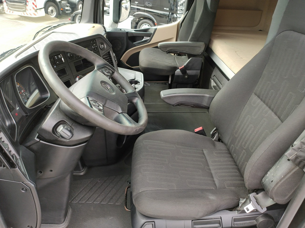 Vlačilec Mercedes ACTROS 1845 Euro 6 Low Deck Mega !!!: slika 12 Vlačilec Mercedes ACTROS 1845 Euro 6 Low Deck Mega !!!: slika 12