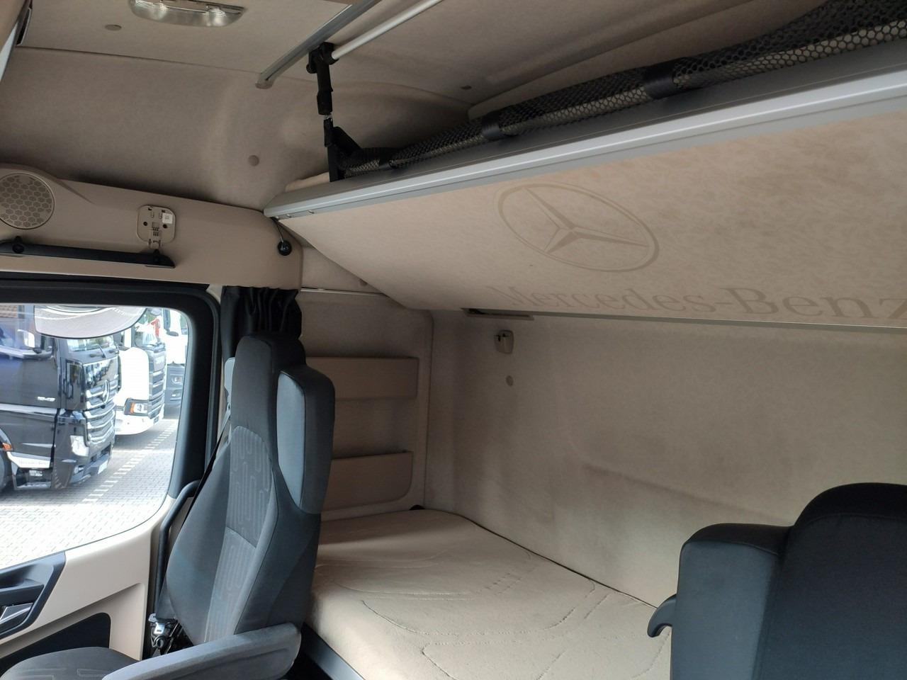 Vlačilec Mercedes ACTROS 1845 Euro 6 Low Deck Mega !!!: slika 15 Vlačilec Mercedes ACTROS 1845 Euro 6 Low Deck Mega !!!: slika 15