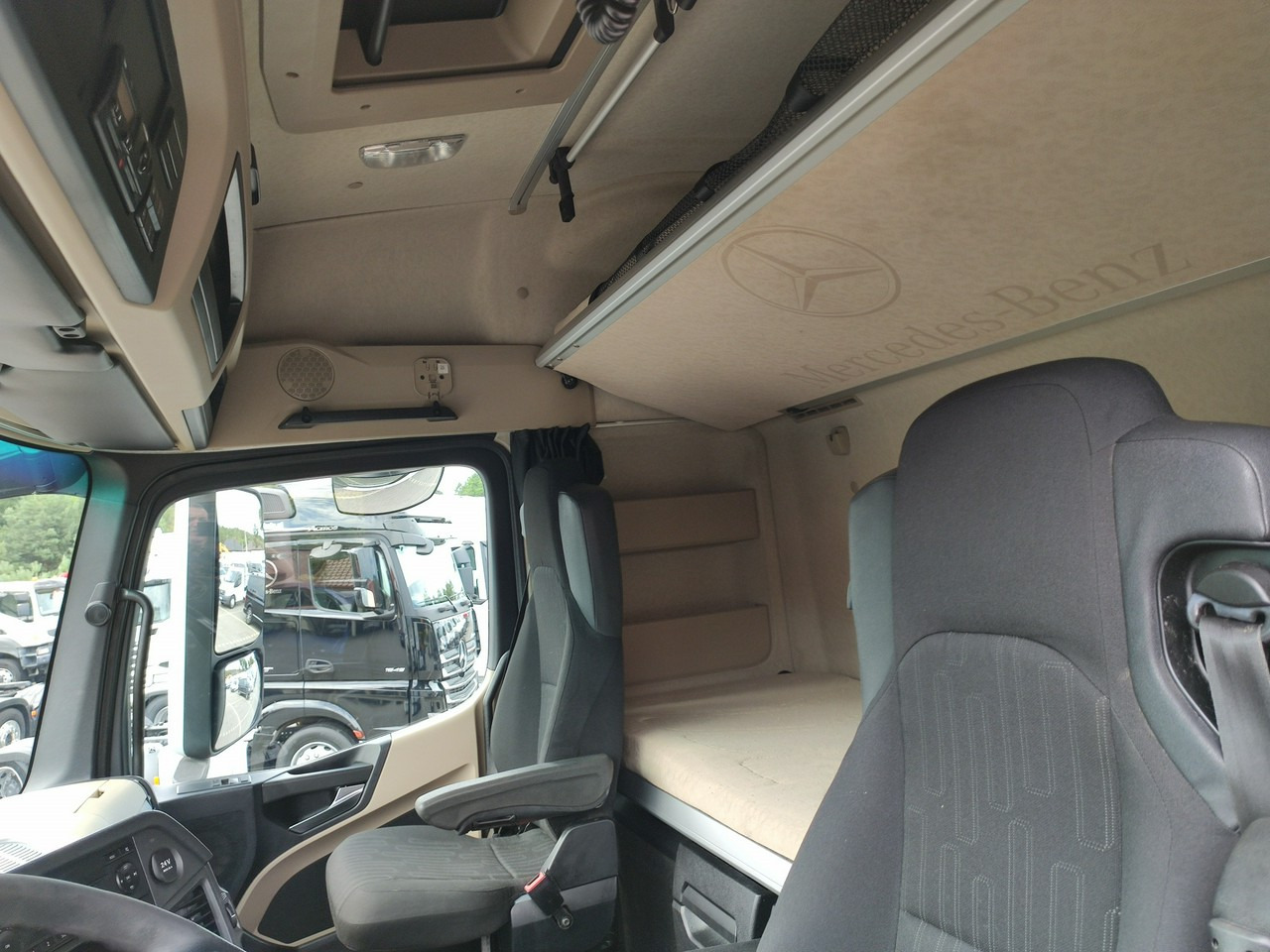 Vlačilec Mercedes ACTROS 1845 Euro 6 Low Deck Mega !!!: slika 27 Vlačilec Mercedes ACTROS 1845 Euro 6 Low Deck Mega !!!: slika 27