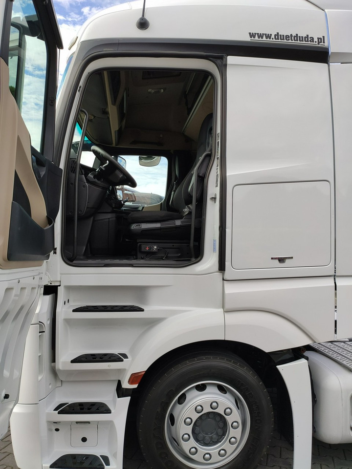 Vlačilec Mercedes ACTROS 1845 Euro 6 Low Deck Mega !!!: slika 10 Vlačilec Mercedes ACTROS 1845 Euro 6 Low Deck Mega !!!: slika 10