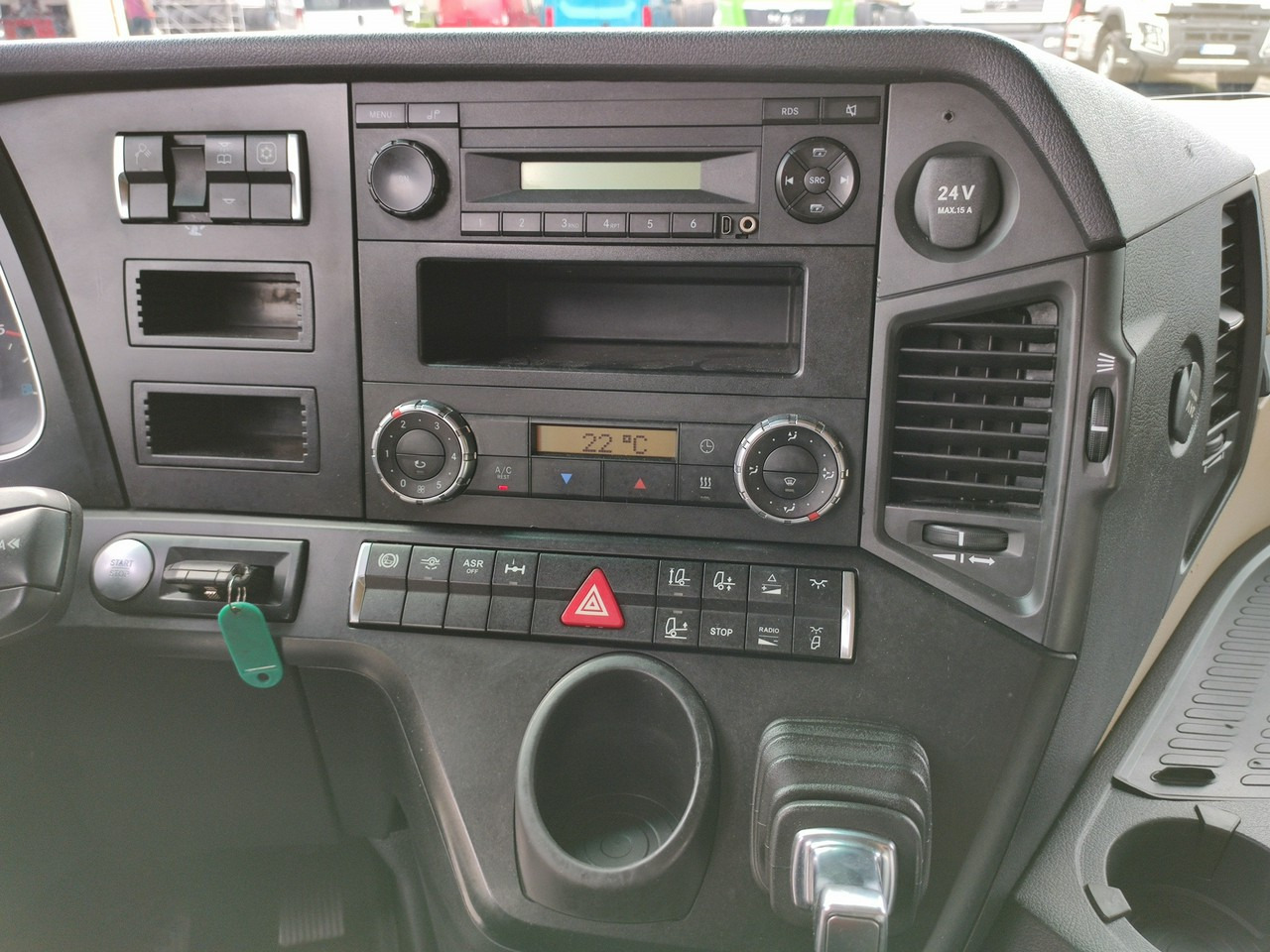 Vlačilec Mercedes ACTROS 1845 Euro 6 Low Deck Mega !!!: slika 24 Vlačilec Mercedes ACTROS 1845 Euro 6 Low Deck Mega !!!: slika 24