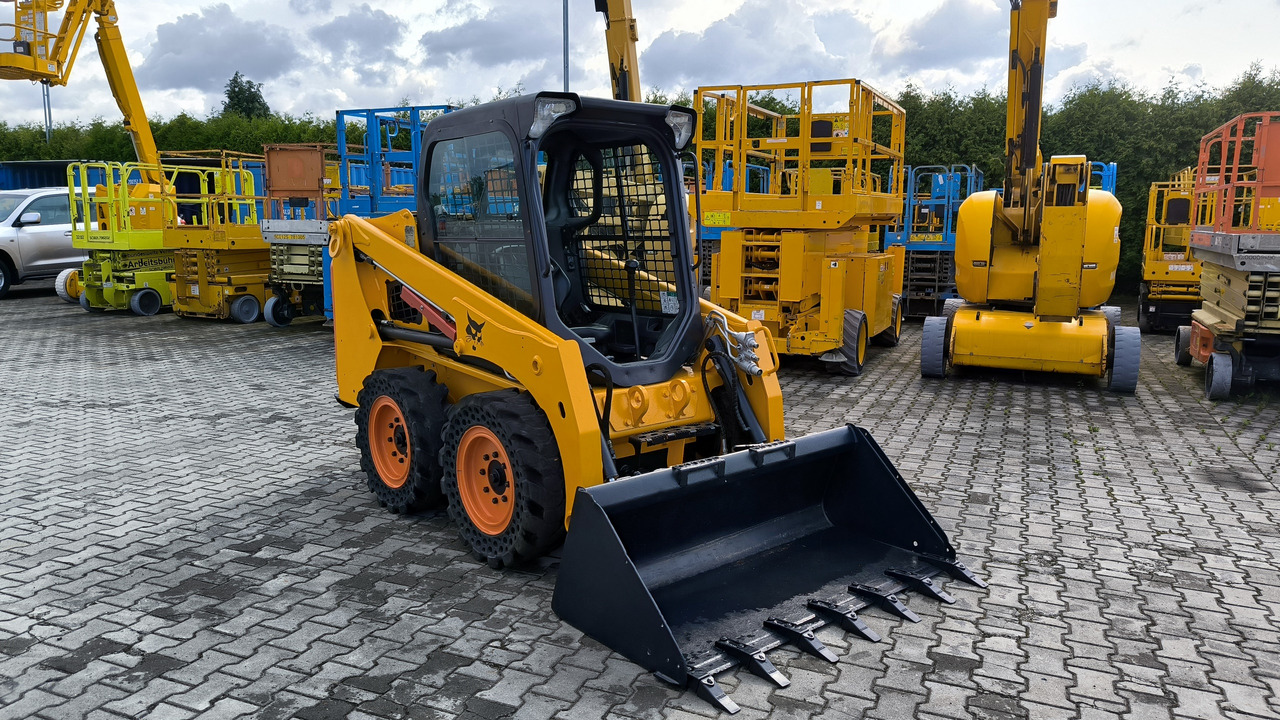 BOBCAT S450 - Mini nakladalec: slika 1 BOBCAT S450 - Mini nakladalec: slika 1