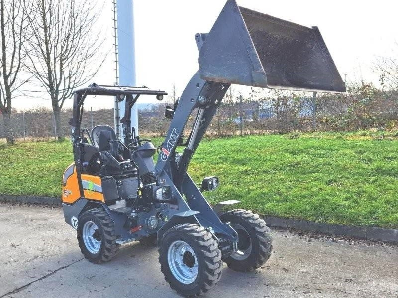 Giant G 2200 E X-Tra Elektro - Mini nakladalec: slika 5 Giant G 2200 E X-Tra Elektro - Mini nakladalec: slika 5