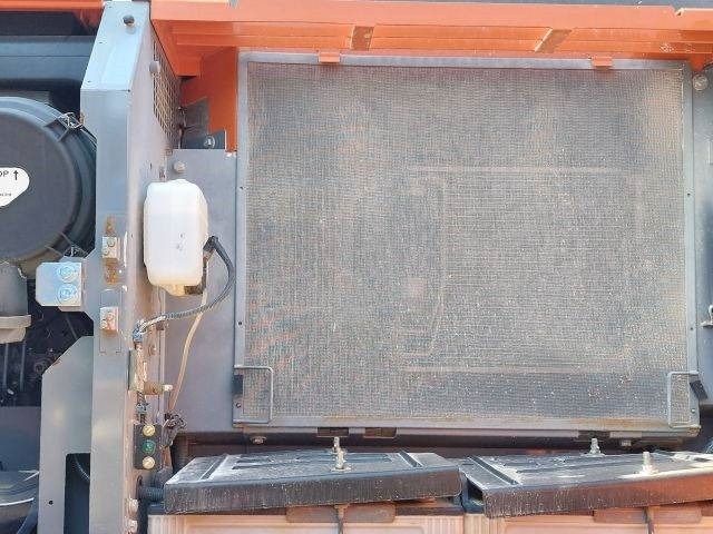 Bager goseničar Hitachi ZX 210 LC-6: slika 10