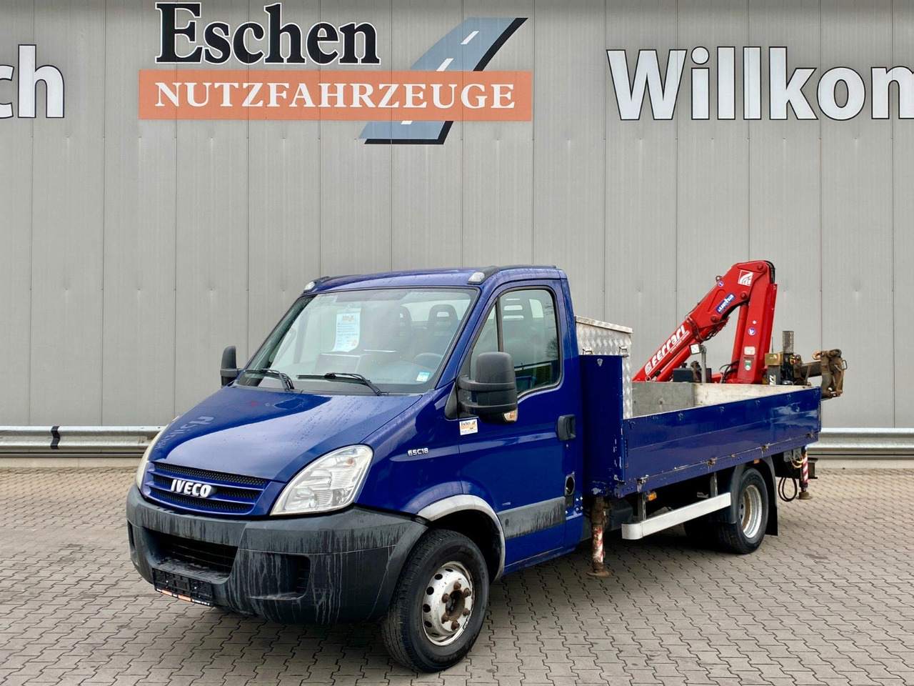 Iveco 65 C18 | Ferrari F541R A4 Kran*FUNK*3x Sitze*AHK Iveco 65 C18 | Ferrari F541R A4 Kran*FUNK*3x Sitze*AHK - Dostavno vozilo s kesonom: slika 1 Iveco 65 C18 | Ferrari F541R A4 Kran*FUNK*3x Sitze*AHK Iveco 65 C18 | Ferrari F541R A4 Kran*FUNK*3x Sitze*AHK - Dostavno vozilo s kesonom: slika 1